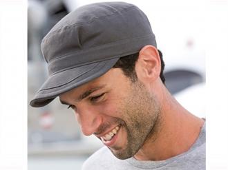 Шапка с козирка