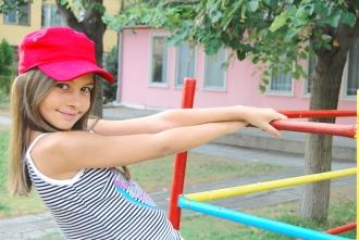 Детска шапка в армейски стил 