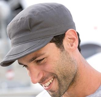 Шапка с козирка