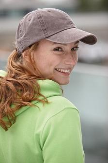 Шапка с козирка 