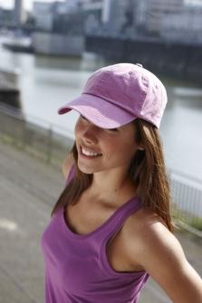 Шапка с козирка 