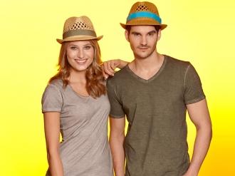 Лятна шапка на дупки